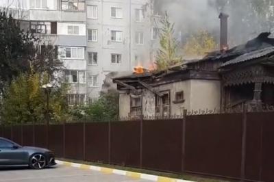 В Рязани загорелся дом на Цветном бульваре